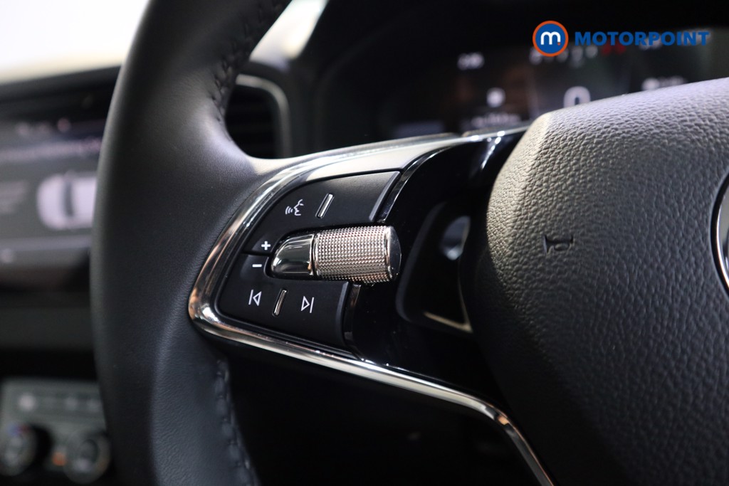 Skoda Karoq Se Drive Manual Petrol SUV - Stock Number (1569976) - 4th supplementary image