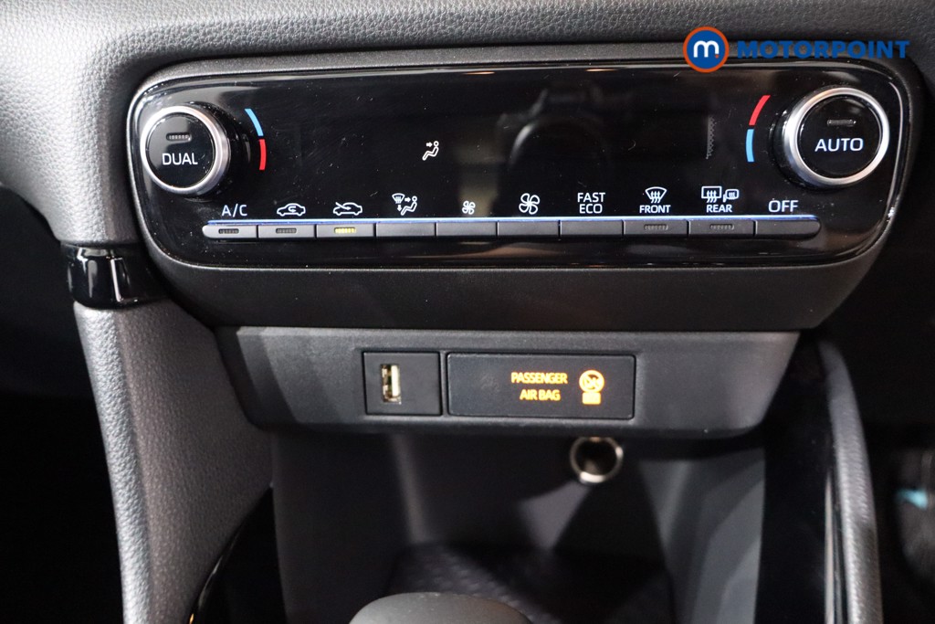 Toyota Yaris Dynamic Automatic Petrol-Electric Hybrid Hatchback - Stock Number (1570014) - 16th supplementary image