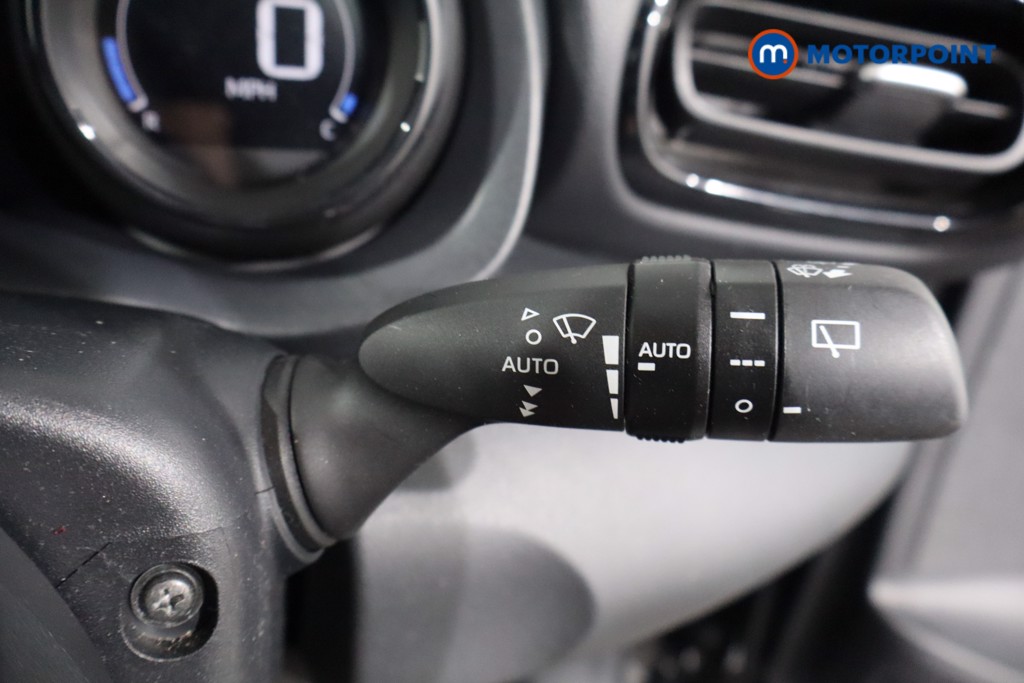 Toyota Yaris Dynamic Automatic Petrol-Electric Hybrid Hatchback - Stock Number (1570014) - 19th supplementary image