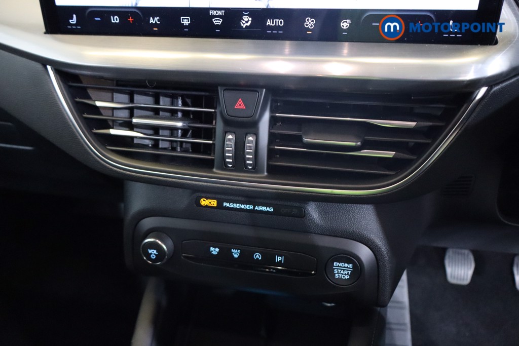Ford Focus Titanium X Manual Petrol-Electric Hybrid Hatchback - Stock Number (1570783) - 12th supplementary image