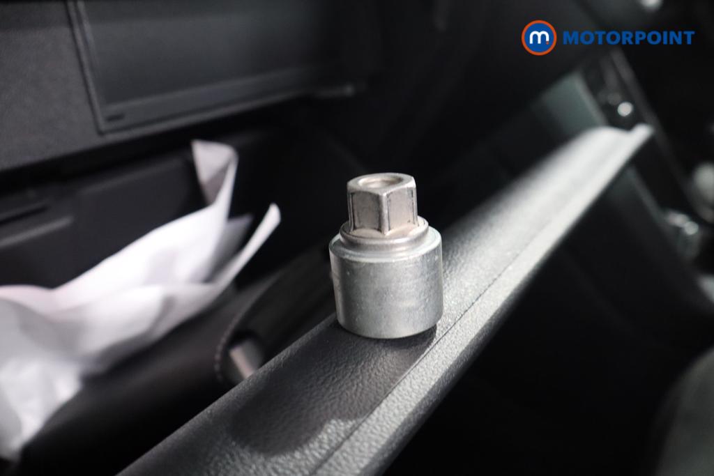 Volkswagen Tiguan Elegance Automatic Petrol Plug-In Hybrid SUV - Stock Number (1524362) - 13th supplementary image