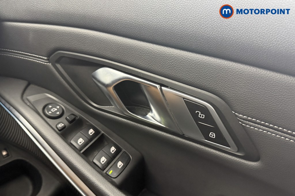 BMW 3 Series M Sport Automatic Petrol Plug-In Hybrid Estate - Stock Number (1560988) - 9th supplementary image