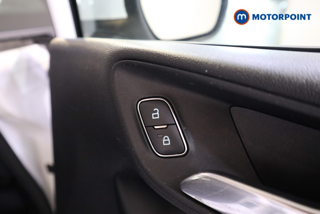 Ford Fiesta Titanium Manual Petrol Hatchback - Stock Number (1563412) - 11th supplementary image