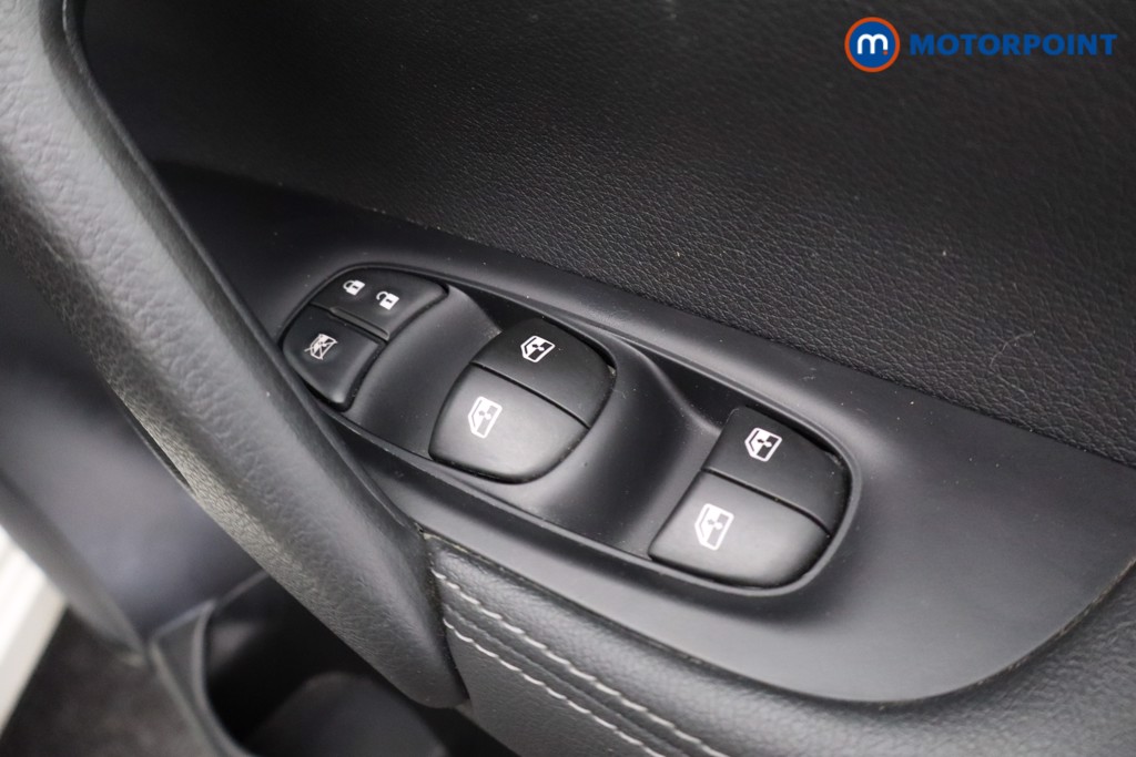 Nissan Qashqai Acenta Premium Manual Petrol SUV - Stock Number (1564362) - 18th supplementary image