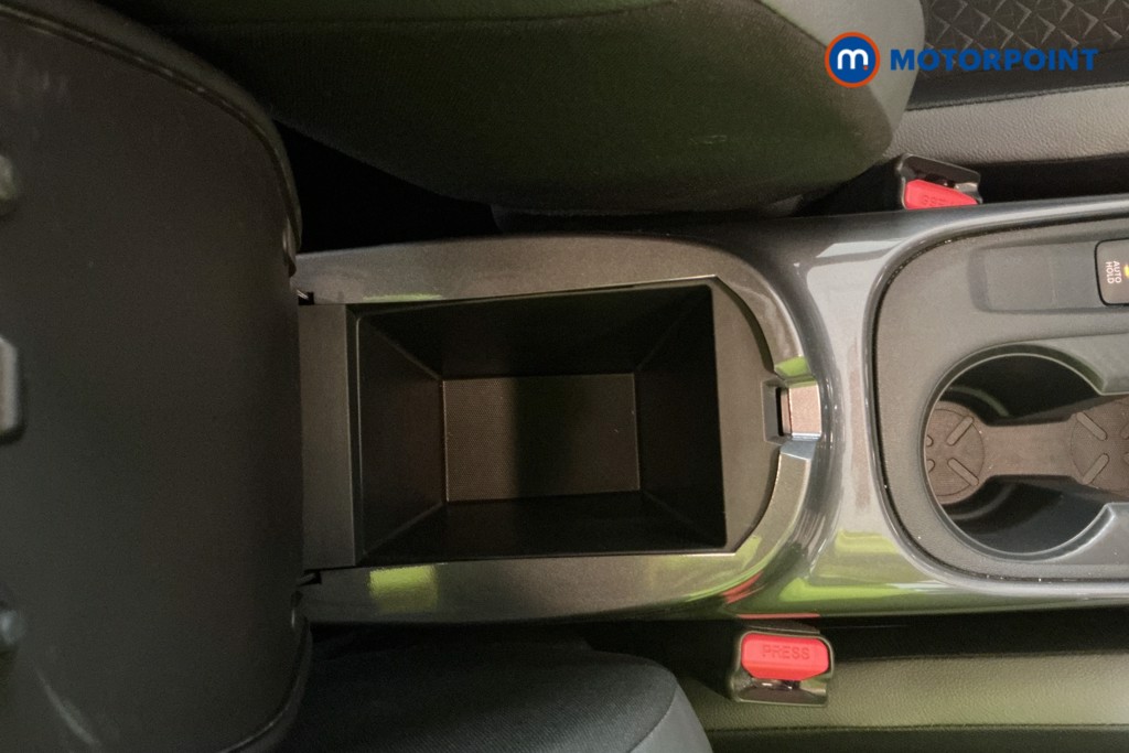Nissan Juke N-Connecta Automatic Petrol SUV - Stock Number (1564961) - 8th supplementary image