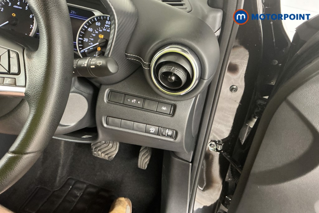 Nissan Juke N-Connecta Automatic Petrol SUV - Stock Number (1564961) - 20th supplementary image