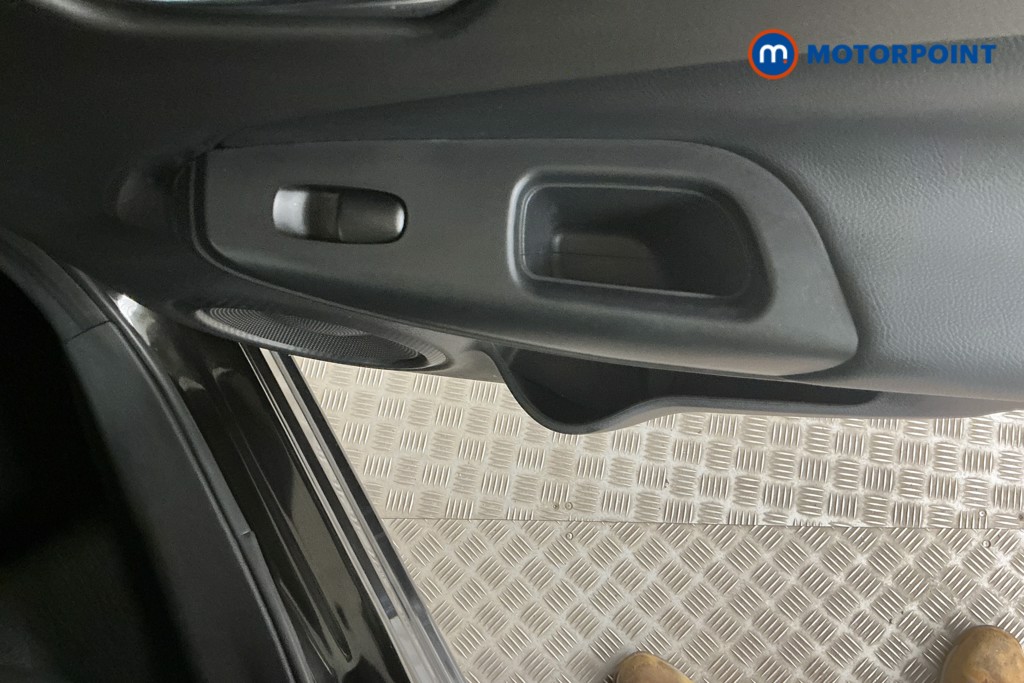 Nissan Juke N-Connecta Automatic Petrol SUV - Stock Number (1564961) - 21st supplementary image
