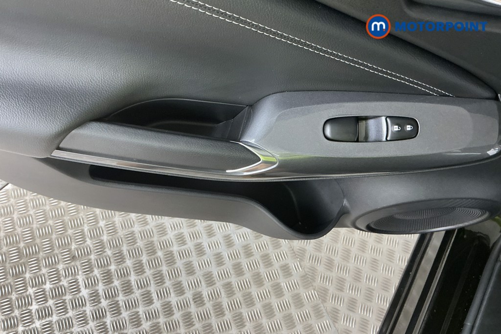 Nissan Juke N-Connecta Automatic Petrol SUV - Stock Number (1564961) - 23rd supplementary image