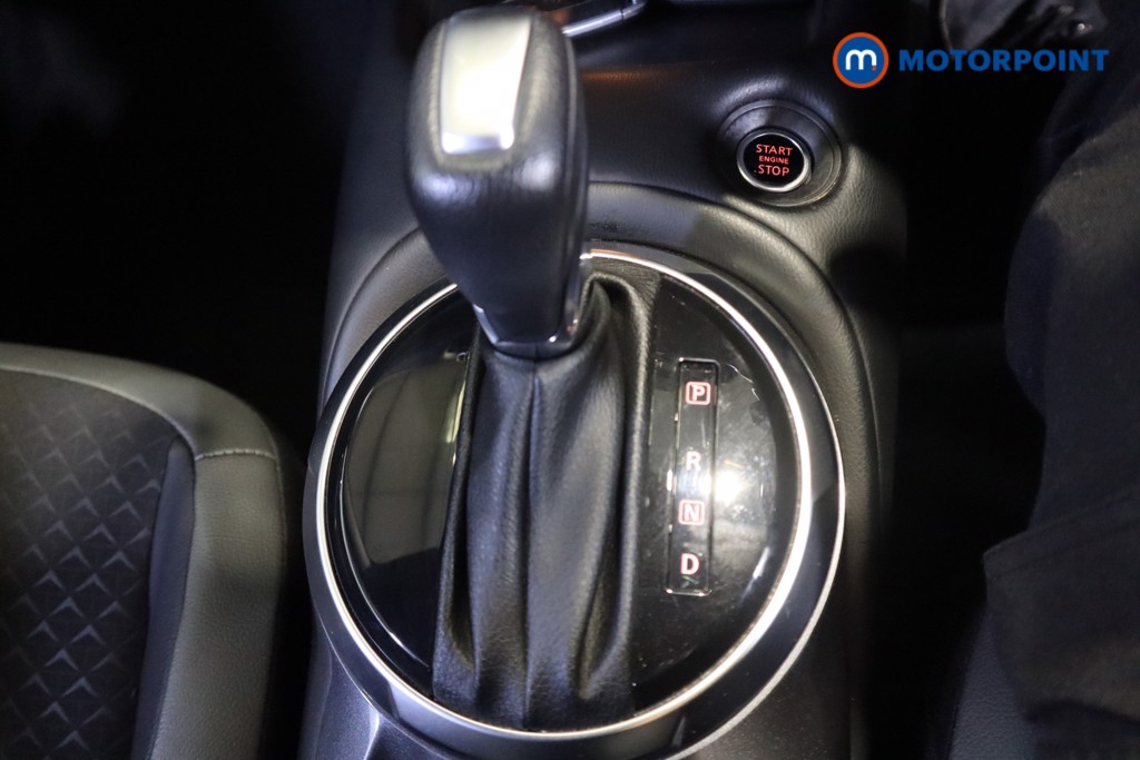 Nissan Juke N-Connecta Automatic Petrol SUV - Stock Number (1564969) - 5th supplementary image