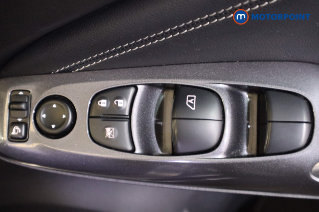 Nissan Juke N-Connecta Automatic Petrol SUV - Stock Number (1564969) - 15th supplementary image
