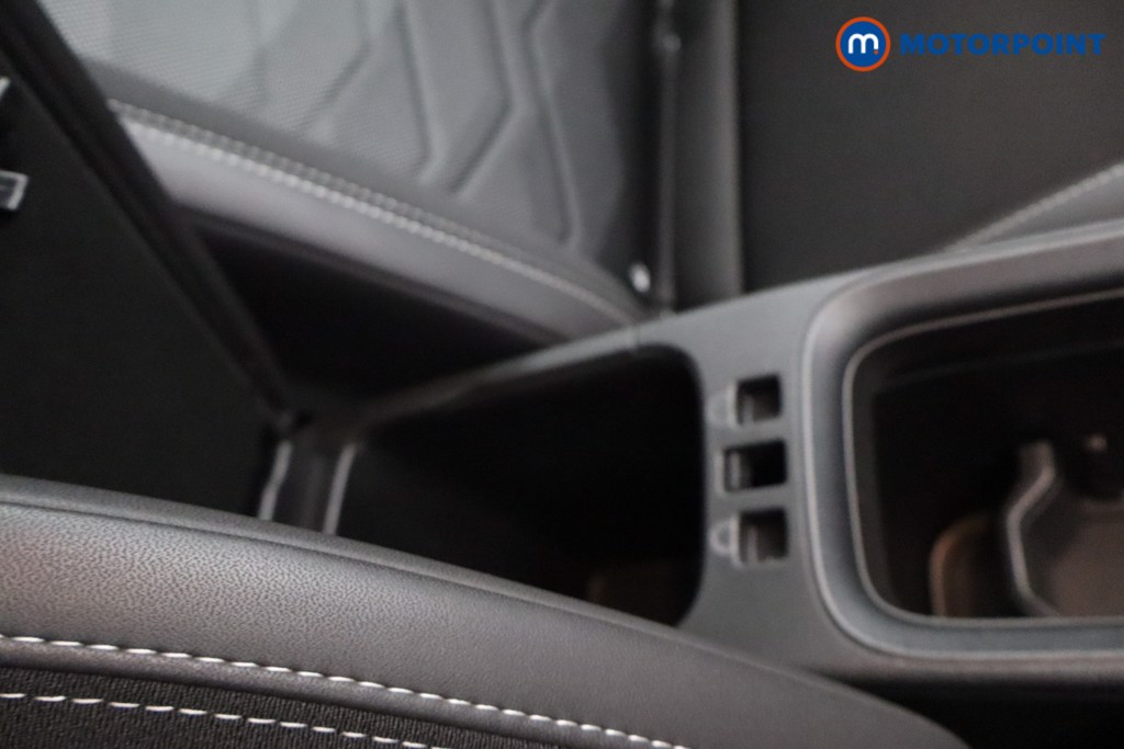 Jeep Avenger Altitude Manual Petrol SUV - Stock Number (1565151) - 8th supplementary image