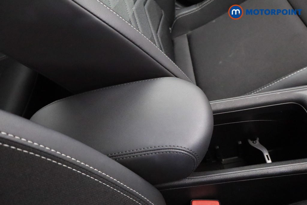 Jeep Avenger Altitude Manual Petrol SUV - Stock Number (1565159) - 7th supplementary image
