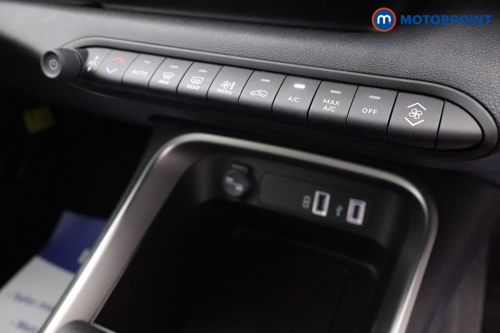 Jeep Avenger Altitude Manual Petrol SUV - Stock Number (1565159) - 11th supplementary image