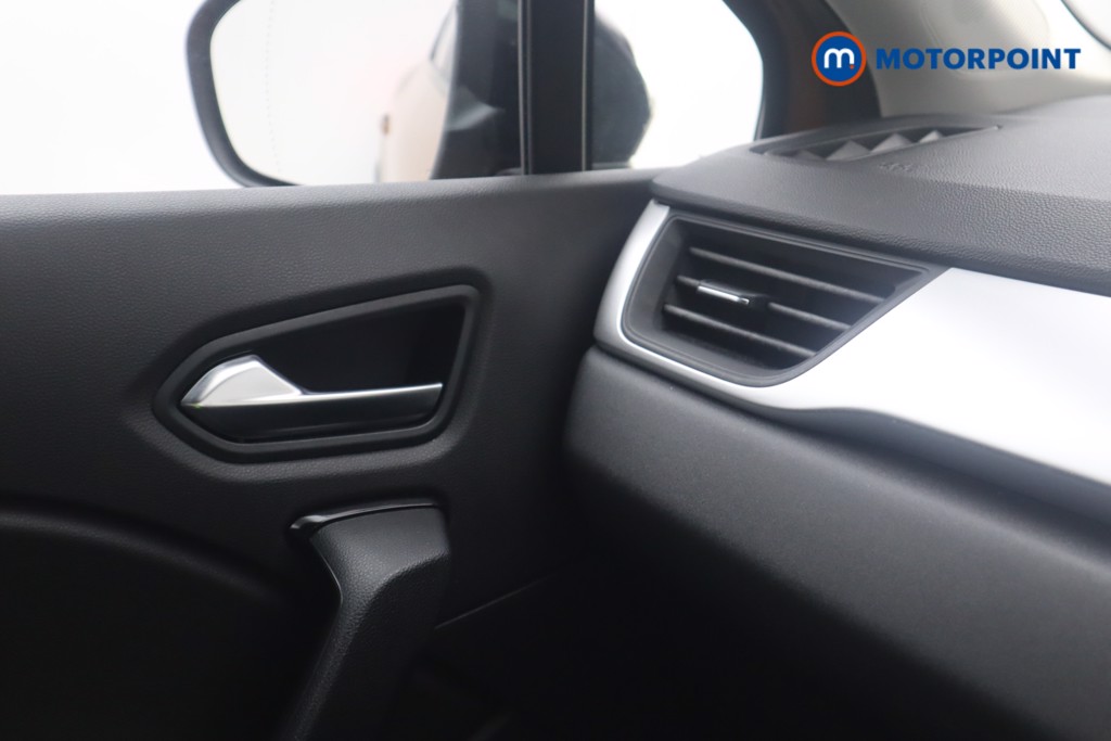 Renault Captur Iconic Manual Petrol SUV - Stock Number (1565423) - 7th supplementary image