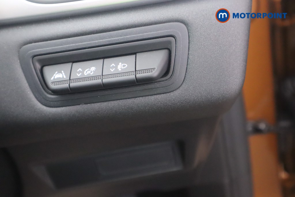 Renault Captur Iconic Manual Petrol SUV - Stock Number (1565423) - 8th supplementary image