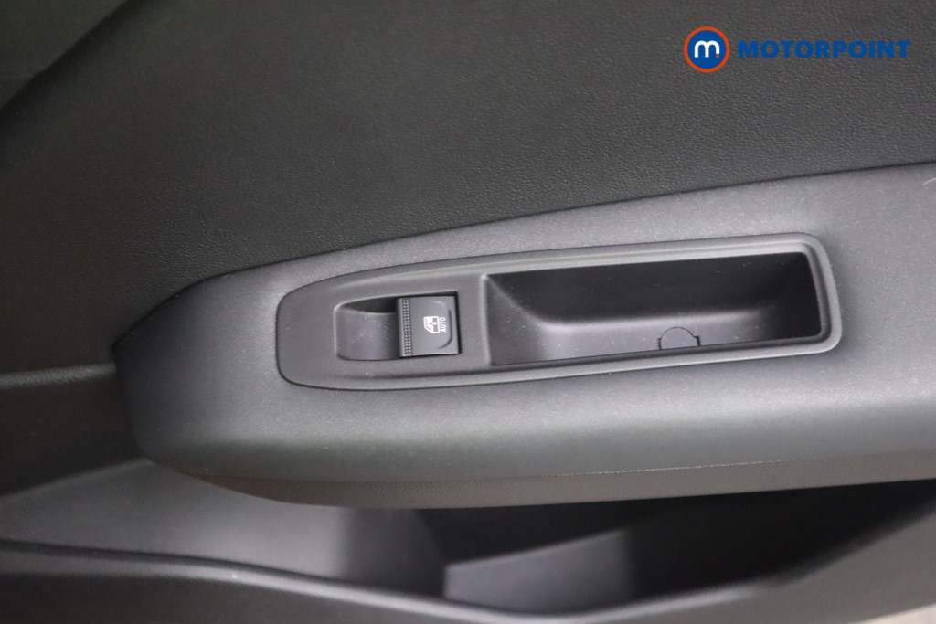 Renault Captur Iconic Manual Petrol SUV - Stock Number (1565423) - 11th supplementary image