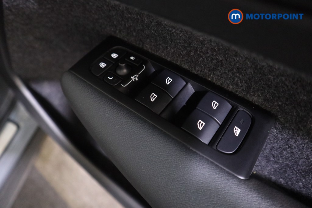 Volvo Xc40 R Design Automatic Petrol SUV - Stock Number (1565679) - 9th supplementary image