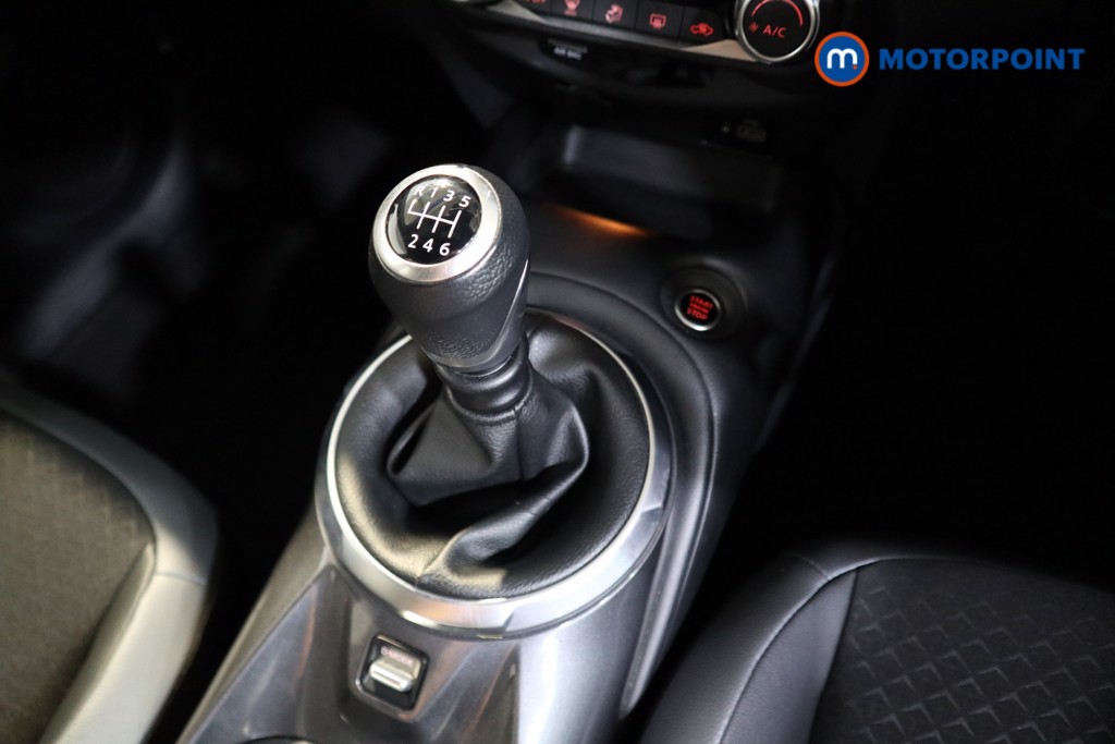 Nissan Juke N-Connecta Manual Petrol SUV - Stock Number (1566096) - 8th supplementary image