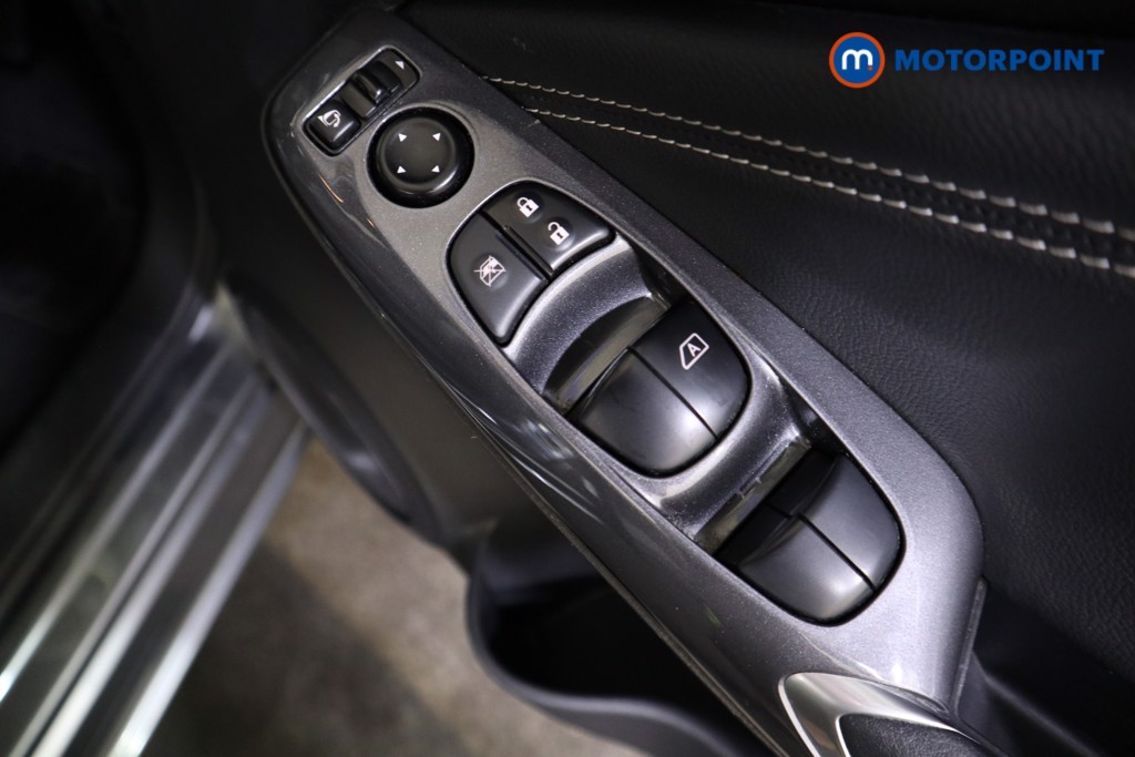 Nissan Juke N-Connecta Manual Petrol SUV - Stock Number (1566096) - 9th supplementary image