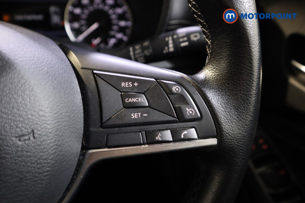 Nissan Juke N-Connecta Manual Petrol SUV - Stock Number (1566103) - 4th supplementary image