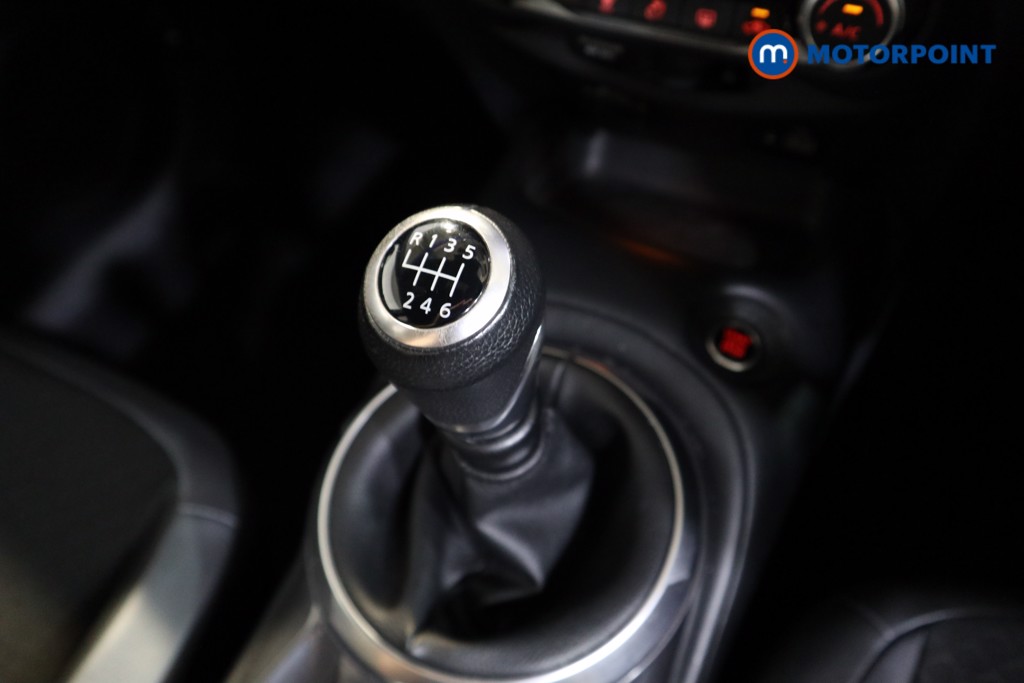 Nissan Juke N-Connecta Manual Petrol SUV - Stock Number (1566103) - 8th supplementary image