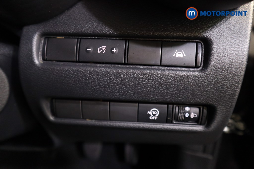 Nissan Juke N-Connecta Manual Petrol SUV - Stock Number (1566103) - 9th supplementary image