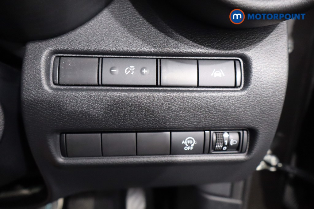 Nissan Juke N-Connecta Manual Petrol SUV - Stock Number (1566109) - 21st supplementary image