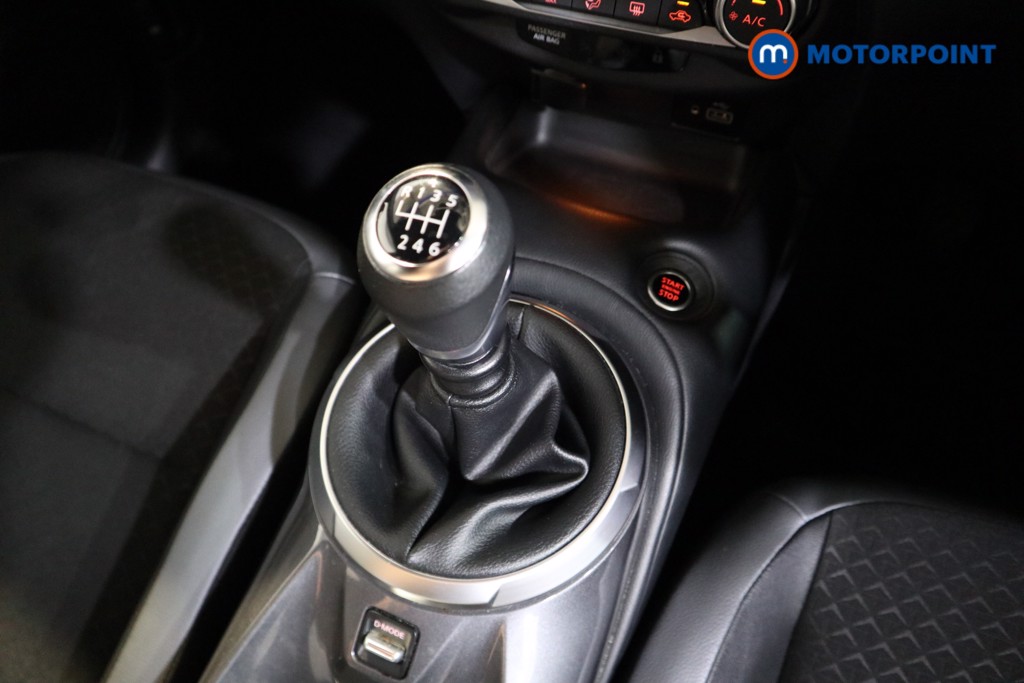 Nissan Juke N-Connecta Manual Petrol SUV - Stock Number (1566953) - 8th supplementary image