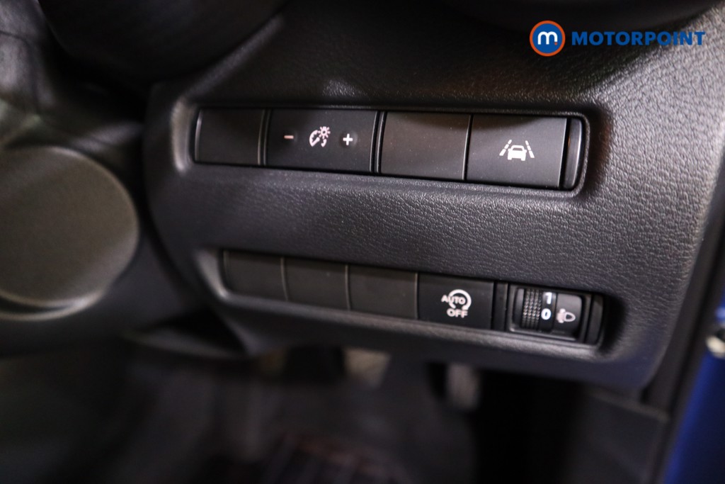 Nissan Juke N-Connecta Manual Petrol SUV - Stock Number (1566953) - 9th supplementary image