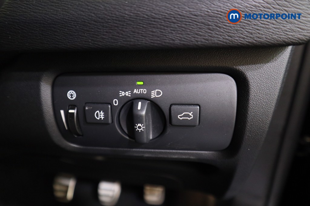 Volvo V40 R Design Edition Manual Petrol Hatchback - Stock Number (1567577) - 9th supplementary image