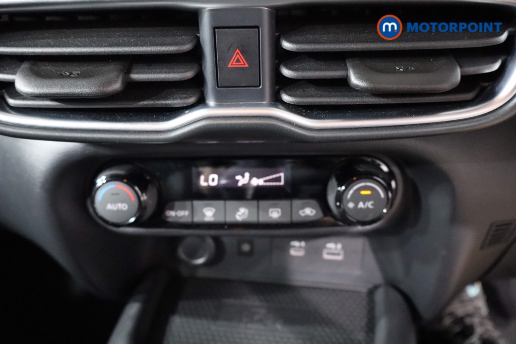 Nissan Juke N-Connecta Manual Petrol SUV - Stock Number (1567978) - 17th supplementary image