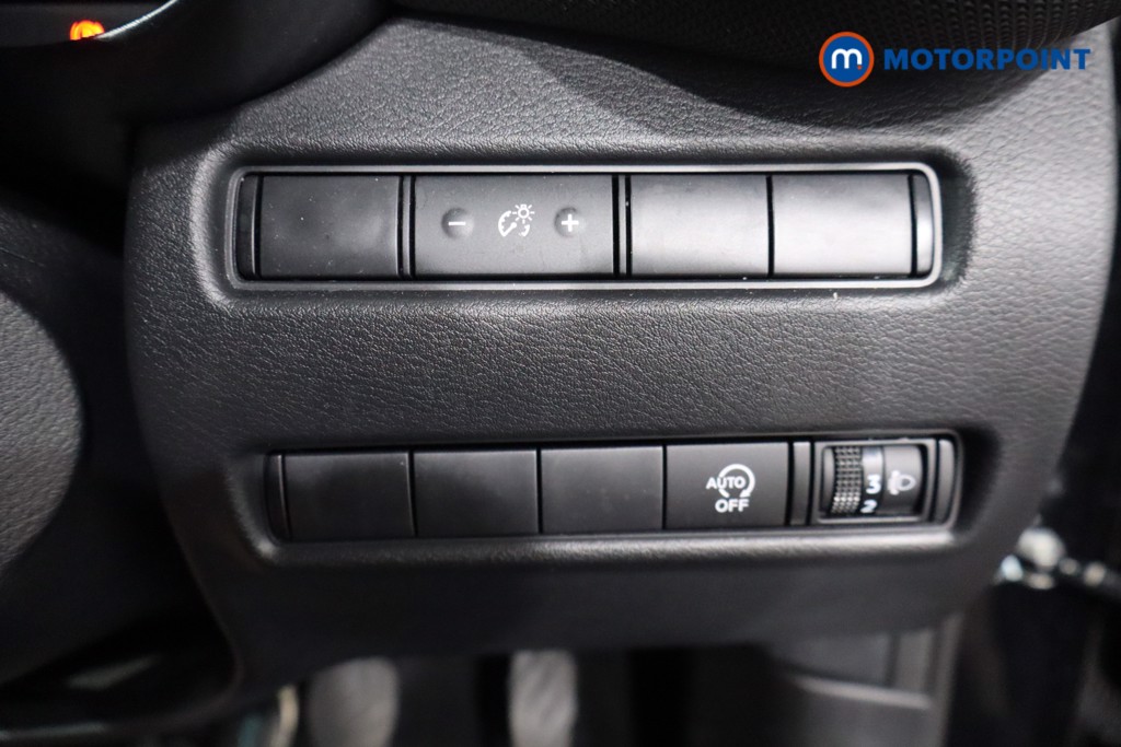 Nissan Juke N-Connecta Manual Petrol SUV - Stock Number (1567978) - 22nd supplementary image