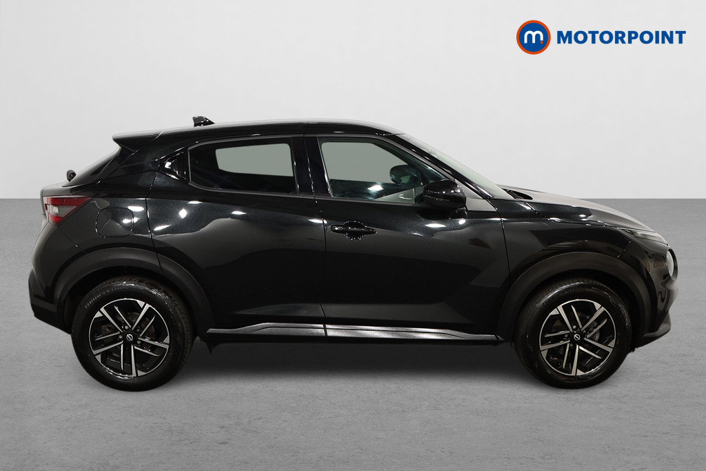 Nissan Juke N-Connecta Manual Petrol SUV - Stock Number (1567978) - Drivers side