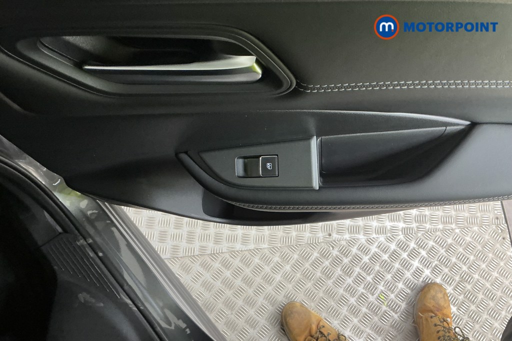 Nissan Qashqai N-Connecta Automatic Petrol SUV - Stock Number (1569451) - 23rd supplementary image
