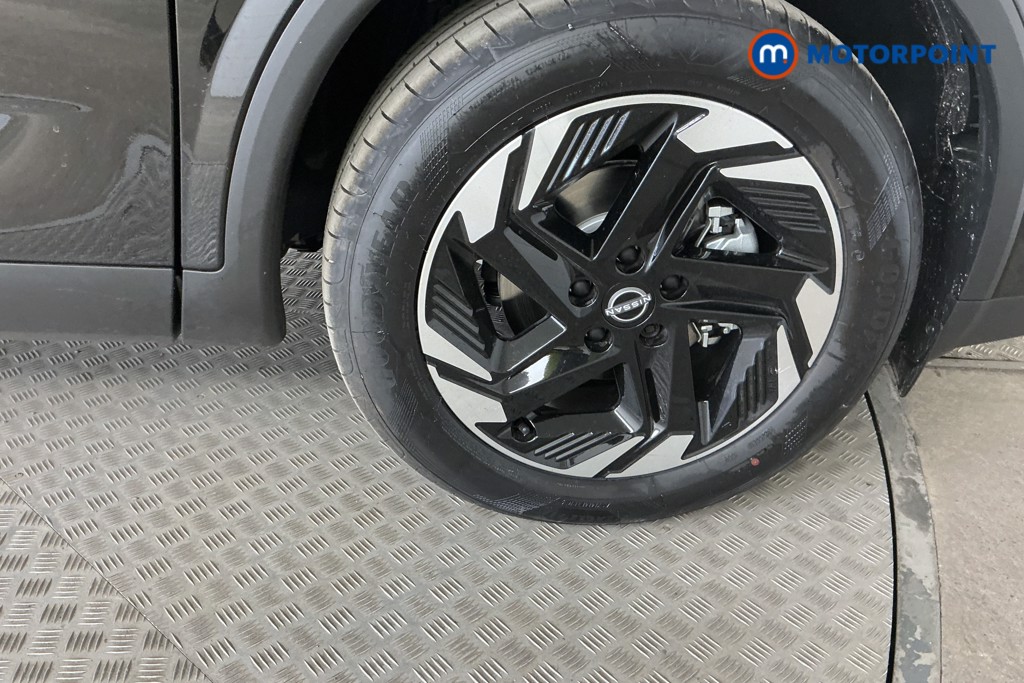 Nissan Qashqai N-Connecta Automatic Petrol SUV - Stock Number (1569460) - 32nd supplementary image