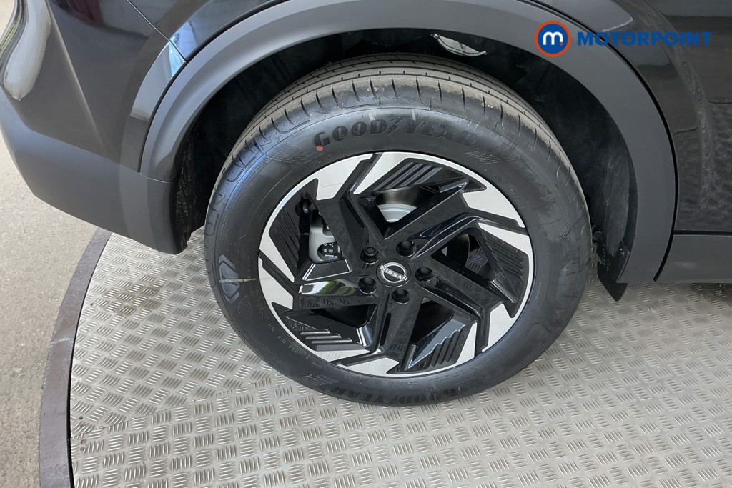 Nissan Qashqai N-Connecta Automatic Petrol SUV - Stock Number (1569460) - 33rd supplementary image