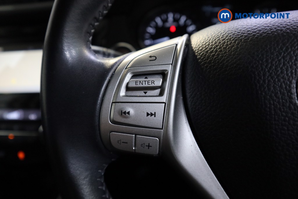 Nissan Qashqai N-Connecta Manual Petrol SUV - Stock Number (1569760) - 4th supplementary image