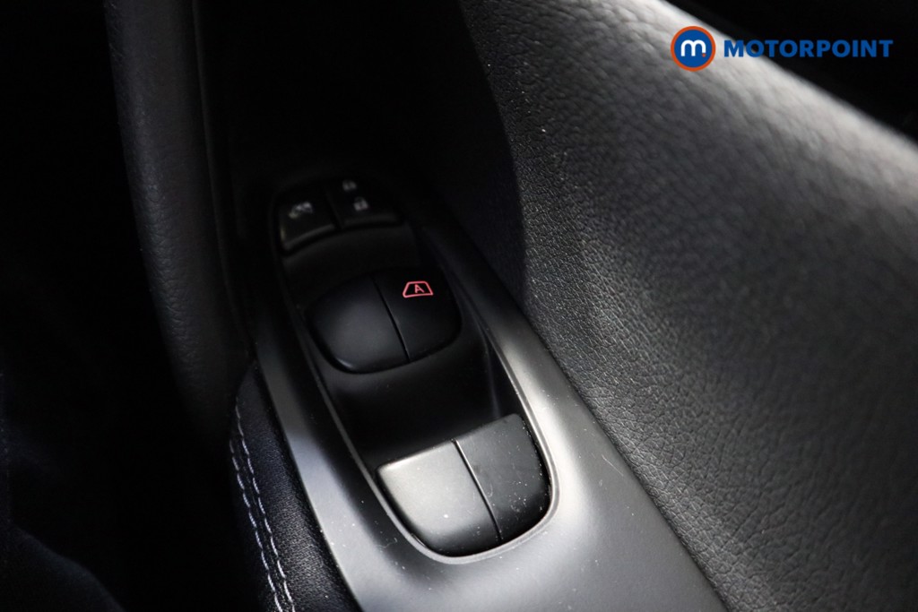 Nissan Qashqai N-Connecta Manual Petrol SUV - Stock Number (1569760) - 6th supplementary image