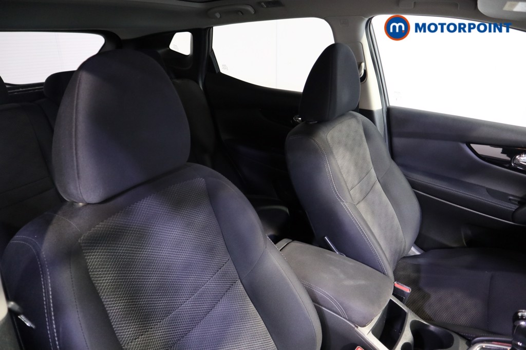 Nissan Qashqai N-Connecta Manual Petrol SUV - Stock Number (1569760) - 9th supplementary image