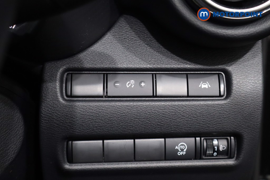 Nissan Juke N-Connecta Automatic Petrol SUV - Stock Number (1570057) - 21st supplementary image