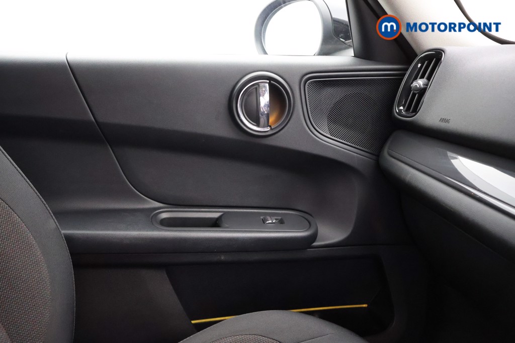 Mini Countryman Cooper Classic Manual Petrol SUV - Stock Number (1570267) - 7th supplementary image