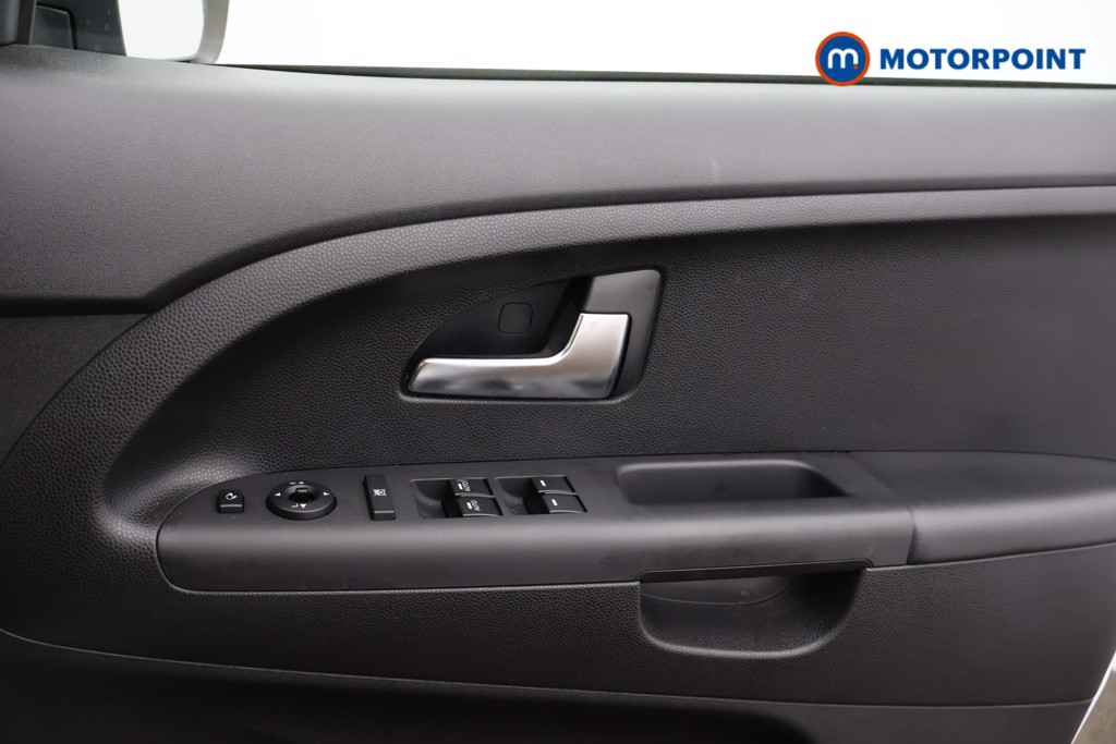 KIA Venga 3 Automatic Petrol People Carrier - Stock Number (1570535) - 5th supplementary image
