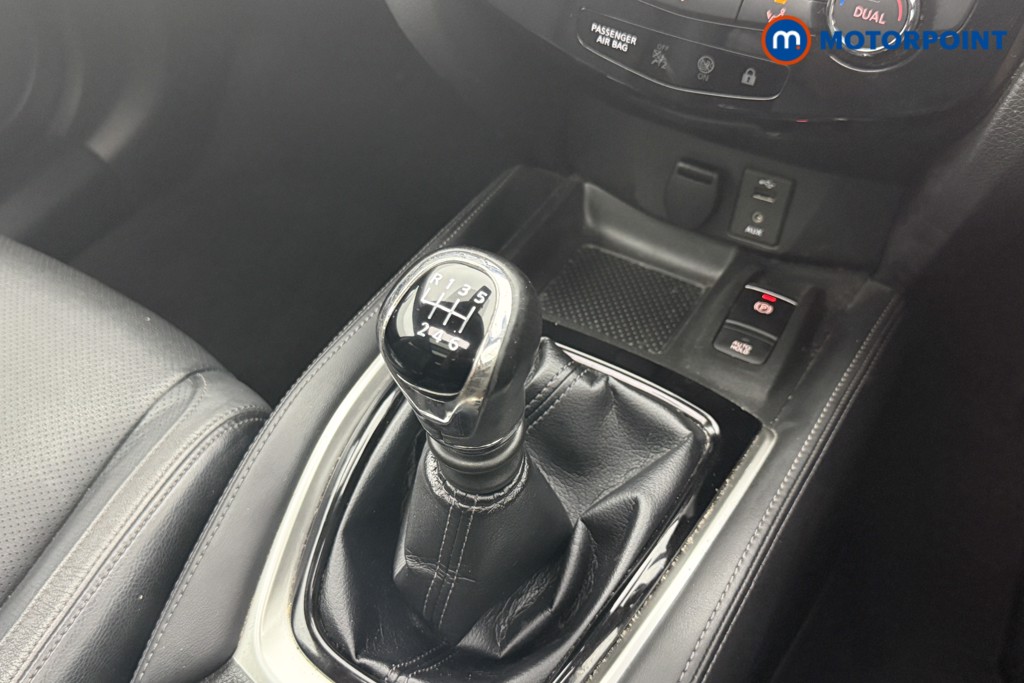 Nissan X-Trail Tekna Manual Diesel SUV - Stock Number (1551912) - 5th supplementary image