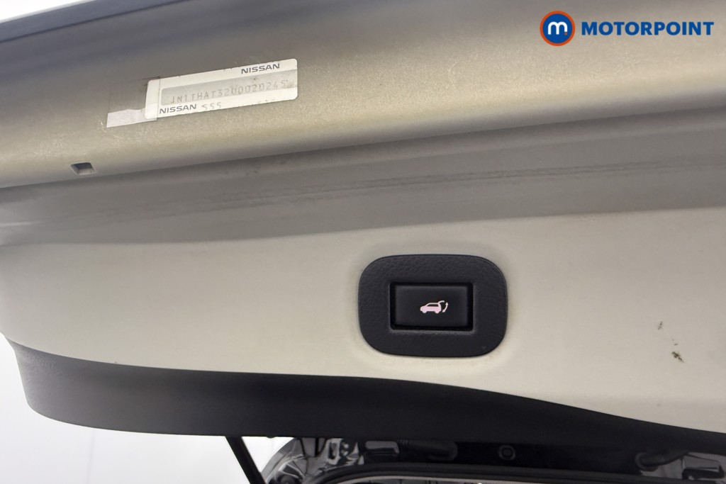 Nissan X-Trail Tekna Manual Diesel SUV - Stock Number (1551912) - 32nd supplementary image