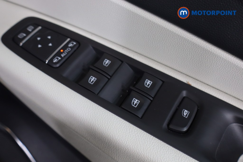 Renault Captur Gt Line Manual Petrol SUV - Stock Number (1555785) - 9th supplementary image