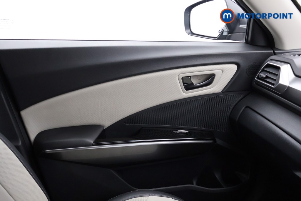 Ssangyong Tivoli Ultimate Automatic Petrol SUV - Stock Number (1563646) - 7th supplementary image