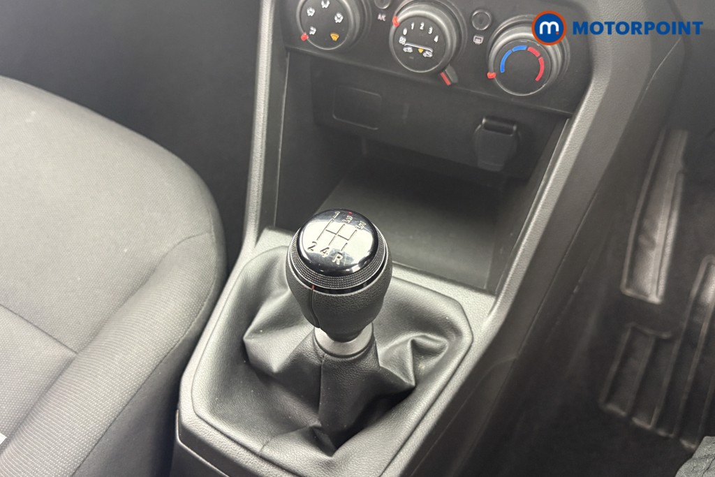 Dacia Sandero Essential Manual Petrol Hatchback - Stock Number (1564671) - 5th supplementary image