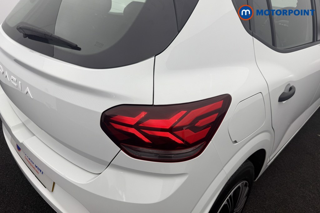 Dacia Sandero Essential Manual Petrol Hatchback - Stock Number (1564671) - 17th supplementary image