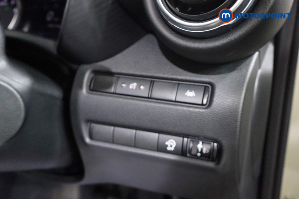 Nissan Juke N-Connecta Automatic Petrol SUV - Stock Number (1564953) - 5th supplementary image