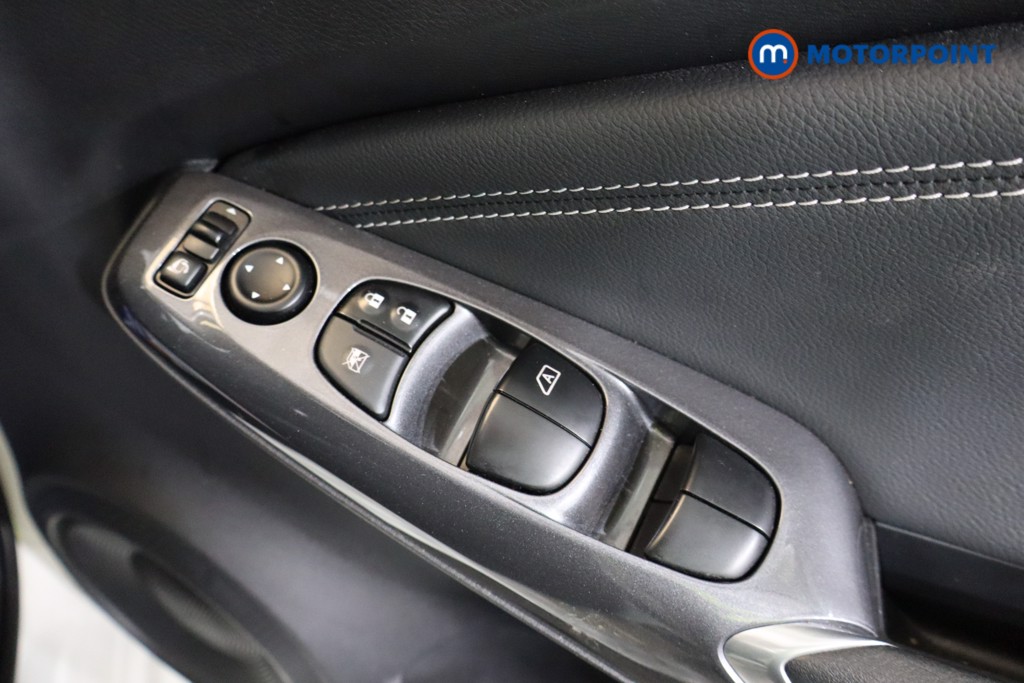 Nissan Juke N-Connecta Automatic Petrol SUV - Stock Number (1564953) - 6th supplementary image
